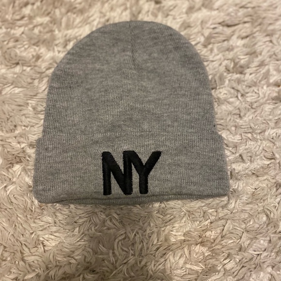La Hearts Gray NY Beanie - Picture 1 of 3